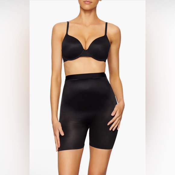 🖤SKIMS SHEER SCULPTING LOW BACK SHORTS ONYX S - Picture 2 of 5